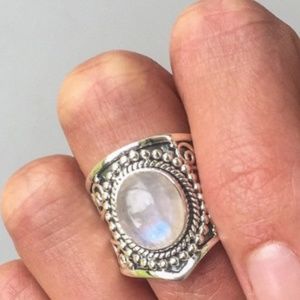 Vintage Style Silver Gemstone Oval Moonstone Ring